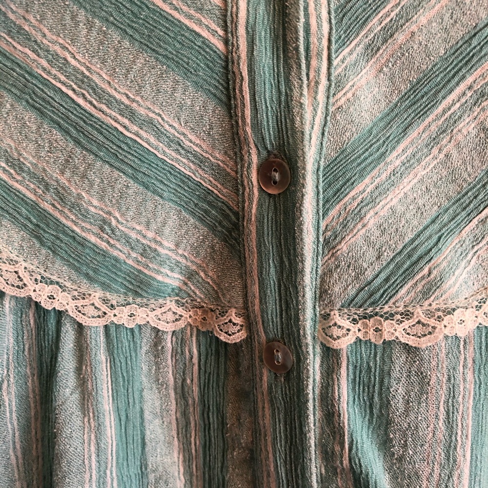 Emphasis Blouse - Picture 8 of 8